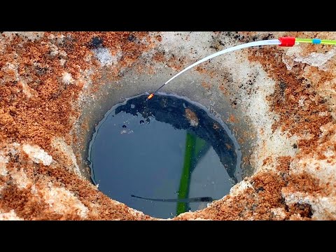 Видео: ЖУТКАЯ ЛУНКА РАЗДАЁТ КРУПНЯК...ХАПОК на КИВОК и ПОПЛАВОК! Вечерний клёв. Зимняя рыбалка 2025