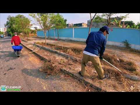 Видео: Уборка заброшенной детской площадки – и тут же происходит нечто неожиданное!