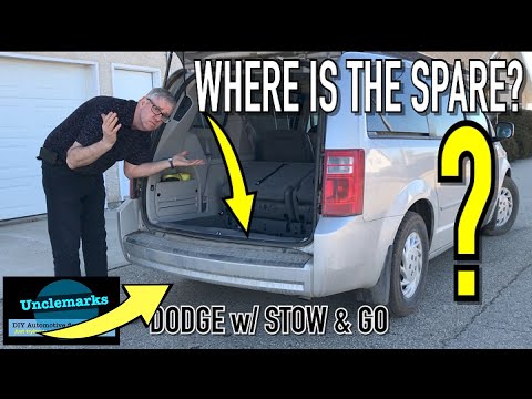 Видео: Как снять запасное колесо Grand Caravan Town & Country Volkswagen Routan (EP 119)