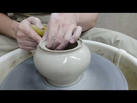 Видео: Как скрутить крышки к горшку. Три способа