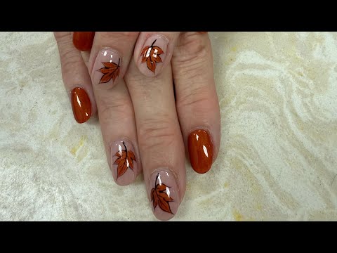 Видео: Популярный нейл-арт октября 2025 года