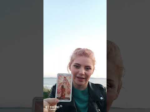 Видео: Королева Чаш - королева женской энергии, королева интуиции, королева эмпатии