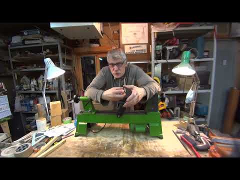 Видео: Обзор токарного станка Калибр СТД-400 выпуска 2013 года с дополнительными опциями.