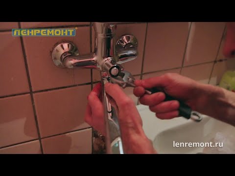 Видео: 💦 Замена смесителя в ванной 💧 Мастер Ленремонта показал, как сделать всё идеально! 🔧✨