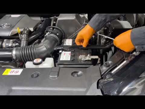 Видео: Инструкции по замене аккумулятора Lexus NX200t NX300 2015–2021 годов