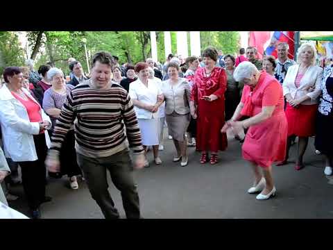 Видео: Танцы под гармонь в городском парке г.Орла.