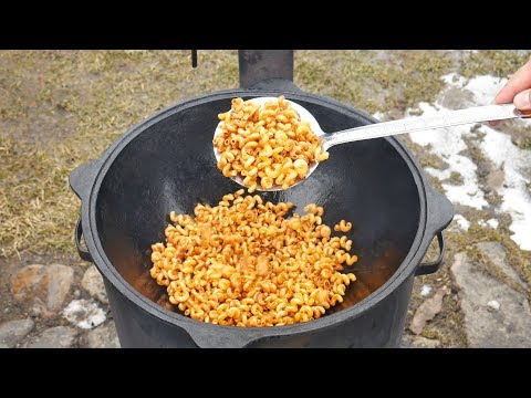 Видео: ЖАРЕНЫЕ МАКАРОНЫ ПО-АРМЯНСКИ В КАЗАНЕ НА КОСТРЕ