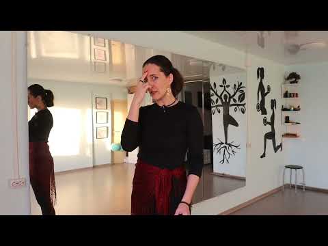 Видео: Нади шодхана. Видео урок от Дарьи Рэдван 