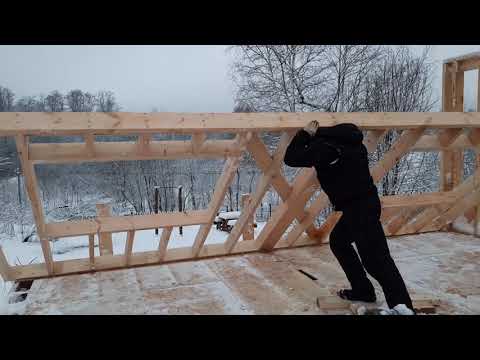 Видео: Строю дом ...   Подъем каркасной стены   в одиночку....без лебедок...