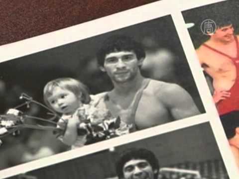 Видео: Олимпийский чемпион вернул медаль в знак протеста