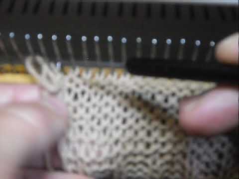 Видео: убавление и прибавление петель на машине "Рута 85" Reducing and adding loops on the knitting machine