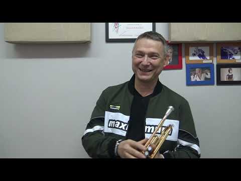 Видео: Обзор ученической трубы Yamaha YTR 2330 trumpet review