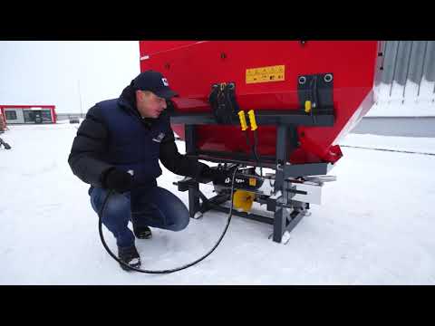 Видео: Разбрасыватель минеральных удобрений РУМ 1000 литров тентованный (Беларусь)