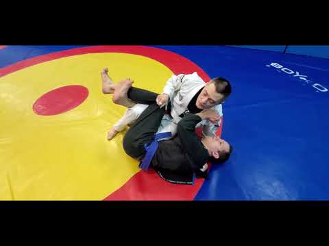 Видео: 3 простых прохода Half Guard в бразильском Джиу Джитсу - 3 Half Guard passes in BJJ - BLAKZ Team