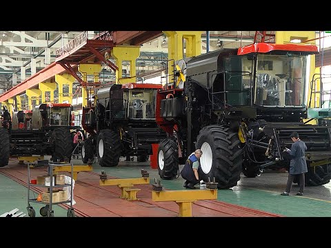 Видео: 25 лет назад "Гомсельмаш" выпустил первый комбайн