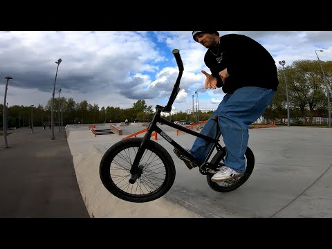 Видео: РАЗНОСИМ СКЕЙТПАРК НА БМХ ЧИКЕНБАРАМИ И НЕ ТОЛЬКО!