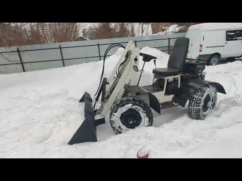 Видео: Полноповоротный мини трактор. Уборка слежавшегося снега после -30 градусных морозов.