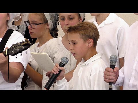 Видео: Проходят дни, летят как звук... (Семья Вылегжанин)