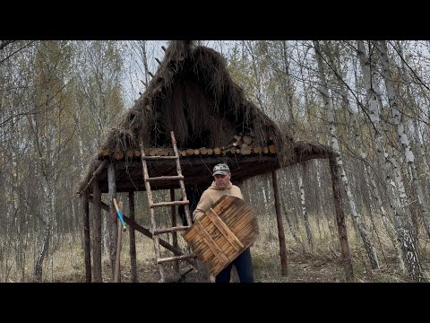 Видео: Строительство зимнего укрытия для коров в лесу. Часть 3