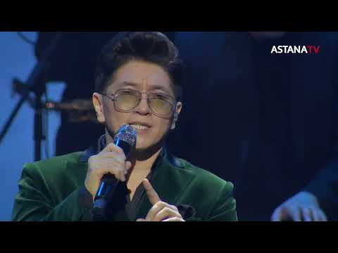 Видео: Сәкен Майғазиев - "Әке".  (Концерттен үзінді)