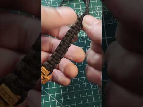 Видео: Спонтанно записал для друга. Два варианта браслетов. Плетение, паракорд 2 мм диаметра.  