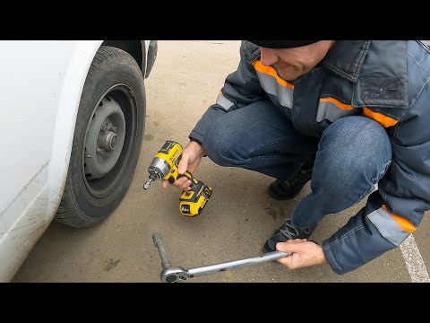Видео: ГАЙКОВЕРТ DEWALT DCF887N. Момент затяжки колесных болтов на ВАЗ 2107