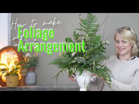 Видео: Как создать цветочную композицию — ФЛОРИСТИКА/СОСТАВЛЕНИЕ ЦВЕТОВ — Используя только листву