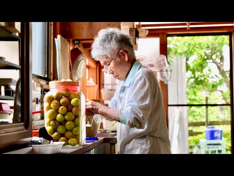 Видео: Летний распорядок | Японская бабушка делает это уже 32 года