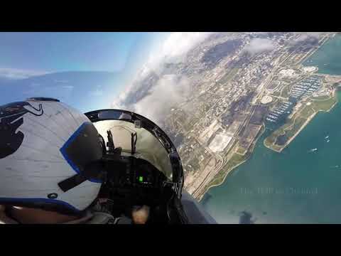 Видео: ЭФФЕКТНЫЕ МАНЕВРЫ самолетов на малой высоте (вид из кабины)