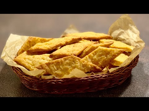 Видео: Солени бисквитки, с които ще забравите за чипсове / Луковые крекеры вместо чипсов