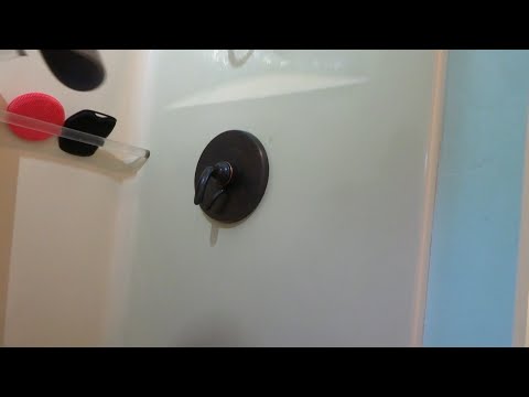 Видео: Протекает клапан душа в ванной в стене