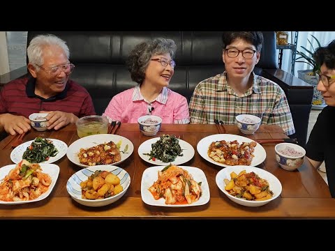 Видео: Дачный стол! (Отварные куриные ножки, отварной картофель, листья кунжута) Рецепт