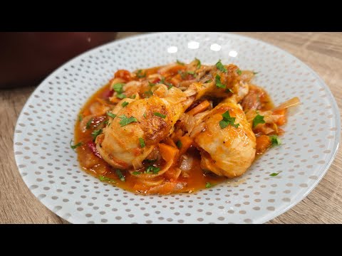 Видео: Селска лучена яхния с пиле!