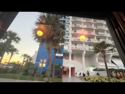 Видео: НА ЭКСКУРСИОННОМ ТРАМВАЕ ПО КЛЕРВОТЕР БИЧ