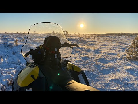 Видео: Путешевствие на снегоходах в Сибирскую избу на реке Тап.