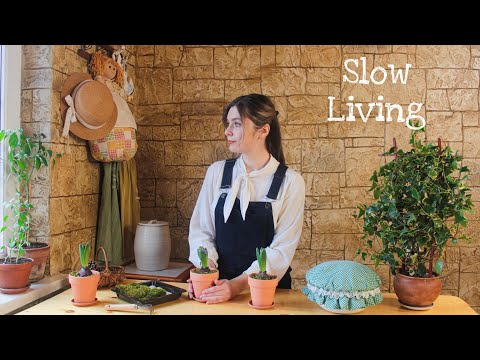 Видео: Морозный день. Спокойная жизнь в деревне. Сшить шапку и испечь булочки