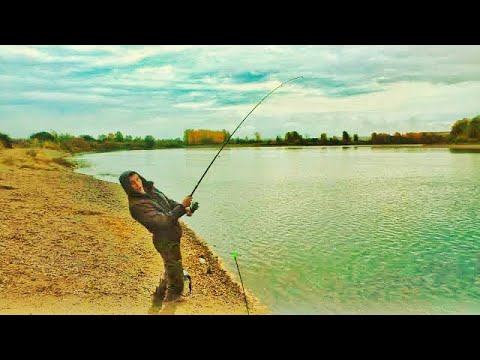 Видео: ЭТО БЕСПРЕДЕЛ! ЧТО ОН ТВОРИТ?! ЛОВИТ ОДИН ЗА ОДНИМ! рыбалка в ночь на реке Чулым