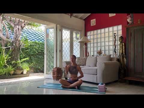 Видео: Виньяса йога - продвинутый уровень (эка пада головасана)