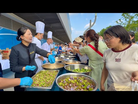 Видео: Пятизвездочные отели открывают уличные киоски, бизнес процветает