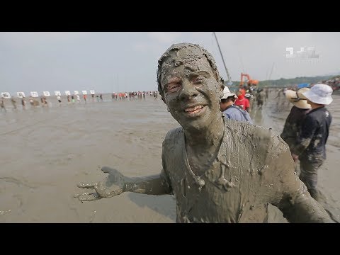 Видео: Японский шоу-бизнес и соревнования в бассейне из грязи. Япония. Мир наизнанку - 14 серия, 9 сезон