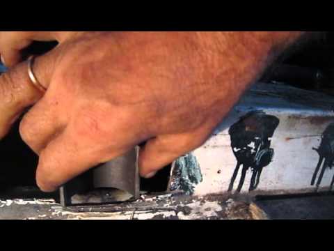 Видео: Ремонт кронштейнов торсионов