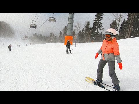 Видео: РОЗА ХУТОР ЗИМОЙ - ОБЗОР, ЦЕНЫ, ТРАССЫ, ОТЕЛИ, КАФЕ, ПРОКАТ. РОЗА ХУТОР - ГОРНОЛЫЖНЫЙ КУРОРТ