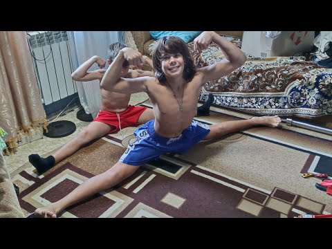 Видео: Брат и Папа, дотянут до Шпагата!🥋💪🤼‍♂️🤝🤝🤝