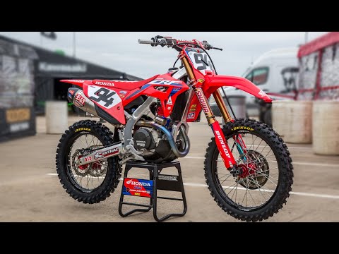 Видео: Внутри завода Кена Рокзена Honda CRF450R — журнал Motocross Action