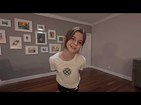 Видео: Танцуют все. Сегодня танцует Наташа.