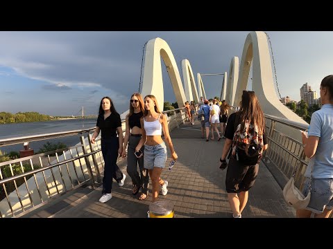 Видео: Что происходит в Киеве вечером? Оболонский Остров. Мост Волна