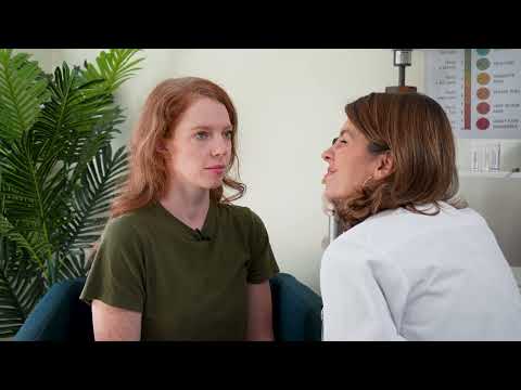 Видео: ASMR: ежегодный медицинский осмотр реального человека | Голова, кожа, спина, живот | Намеренное т...