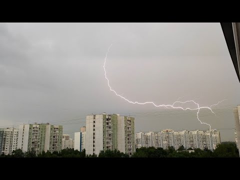 Видео: Край грозы в Москве 5 июля 2022/ЧАСТЬ 1/Thunderstorm in Moscow