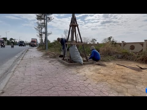 Видео: Мы появляемся среди толпы, убирая, чтобы восстановить чистоту и простор тротуаров.
