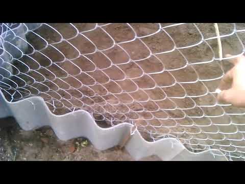 Видео: Загон для кур из - сетки рабицы